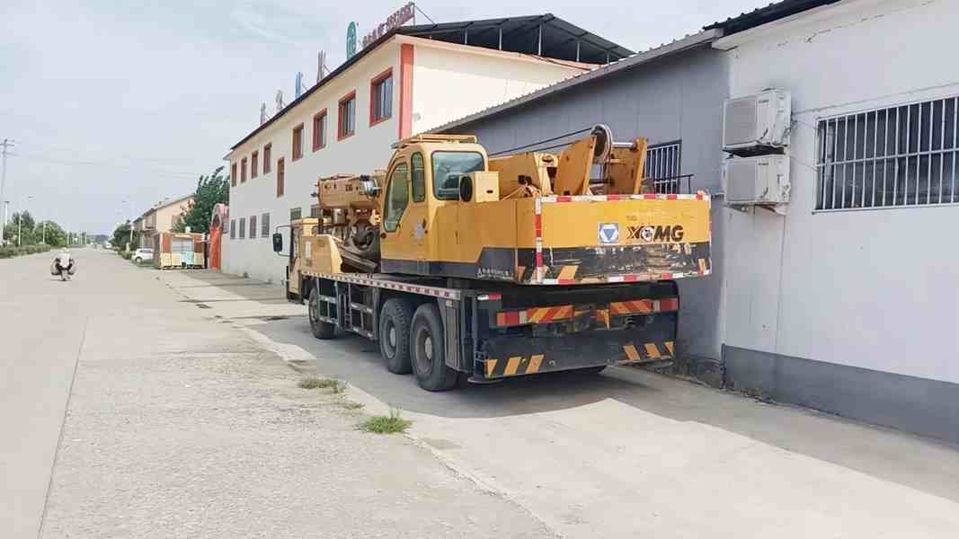 Camion-grue XCMG d'occasion