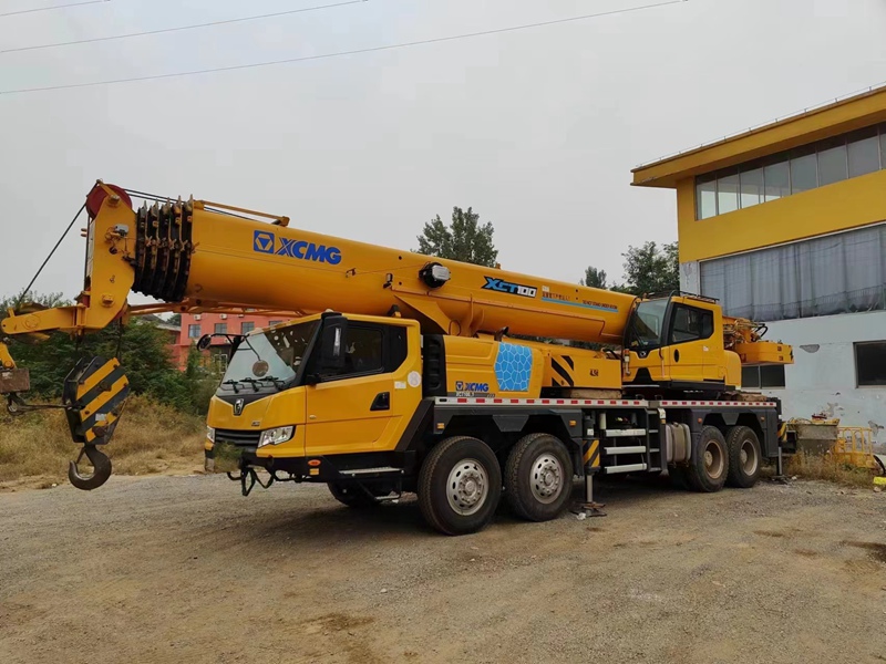 Used truck crane XCT60L6